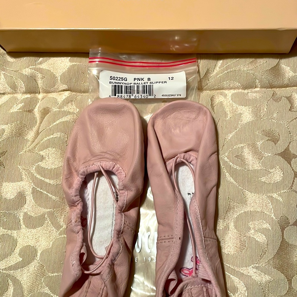 NWT Bloch ballet slipper/shoes, pink, size 12B